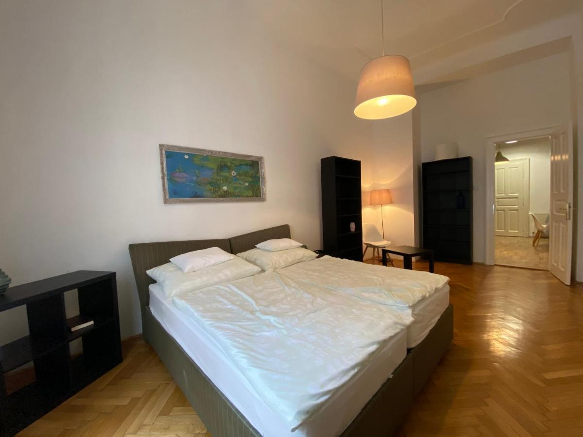 3 Bedrooms- Central Quarter Apartment Βουδαπέστη Εξωτερικό φωτογραφία
