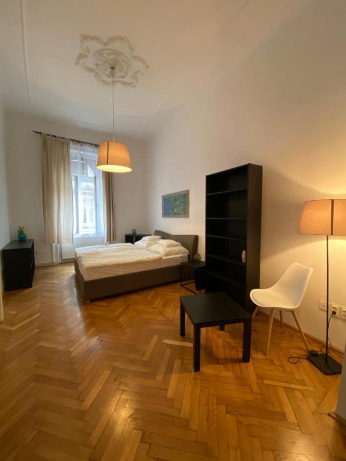 3 Bedrooms- Central Quarter Apartment Βουδαπέστη Εξωτερικό φωτογραφία